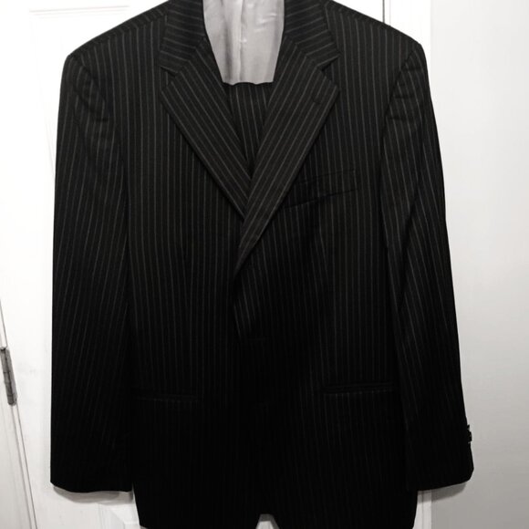 Bachrach Men 2 Peice Black with Gray Pinstripe Suit     42R - Picture 4 of 16